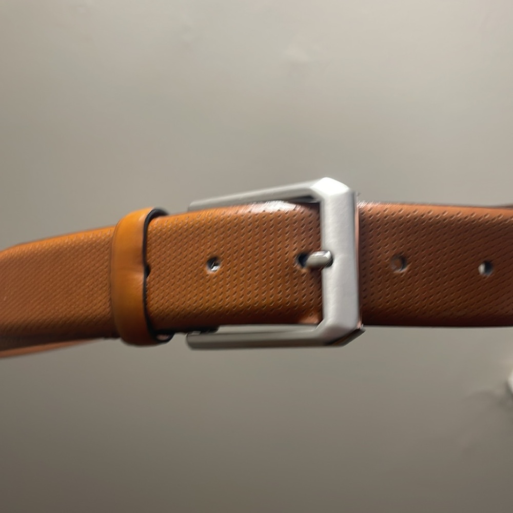 Johnston & Murphy size 36 men’s belt.  75-7574 Made in Italy.